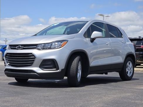 Used 2020 Chevrolet Trax LS w/ Tint and Cruise Package FWD image 9