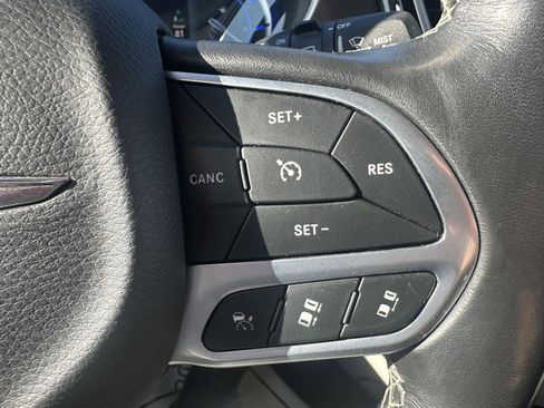 Used 2021 Chrysler Pacifica Touring-L image 23