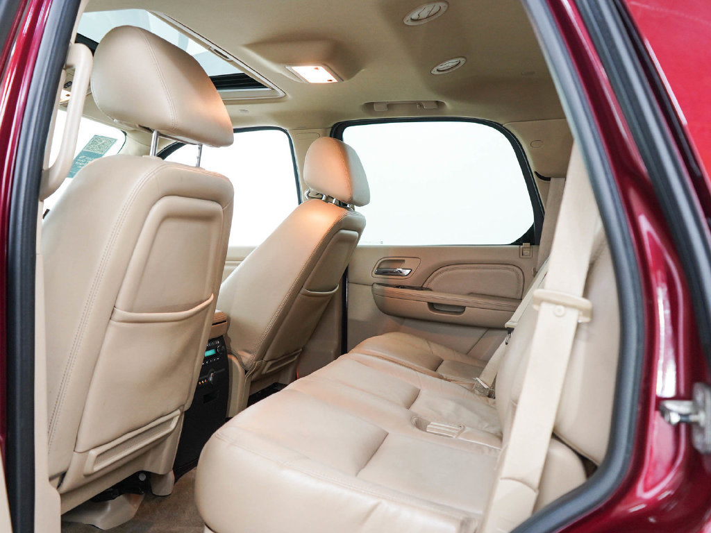 Used 2011 Cadillac Escalade Luxury AWD/4WD image 18