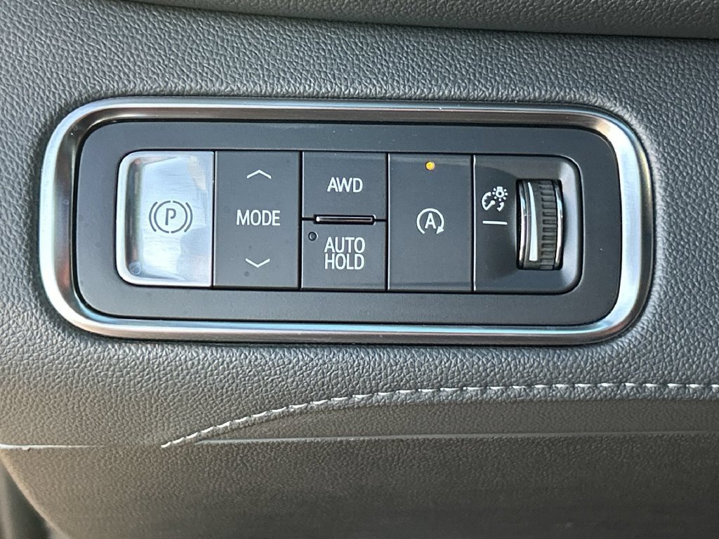 Used 2025 Buick Enclave Avenir w/ Super Cruise Package AWD/4WD image 18