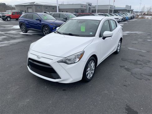 Used 2016 Scion iA image 4
