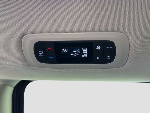 Used 2017 Chrysler Pacifica Touring-L image 25