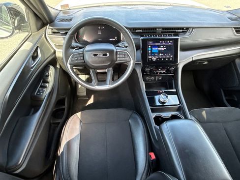 Used 2024 Jeep Grand Cherokee L Laredo image 25