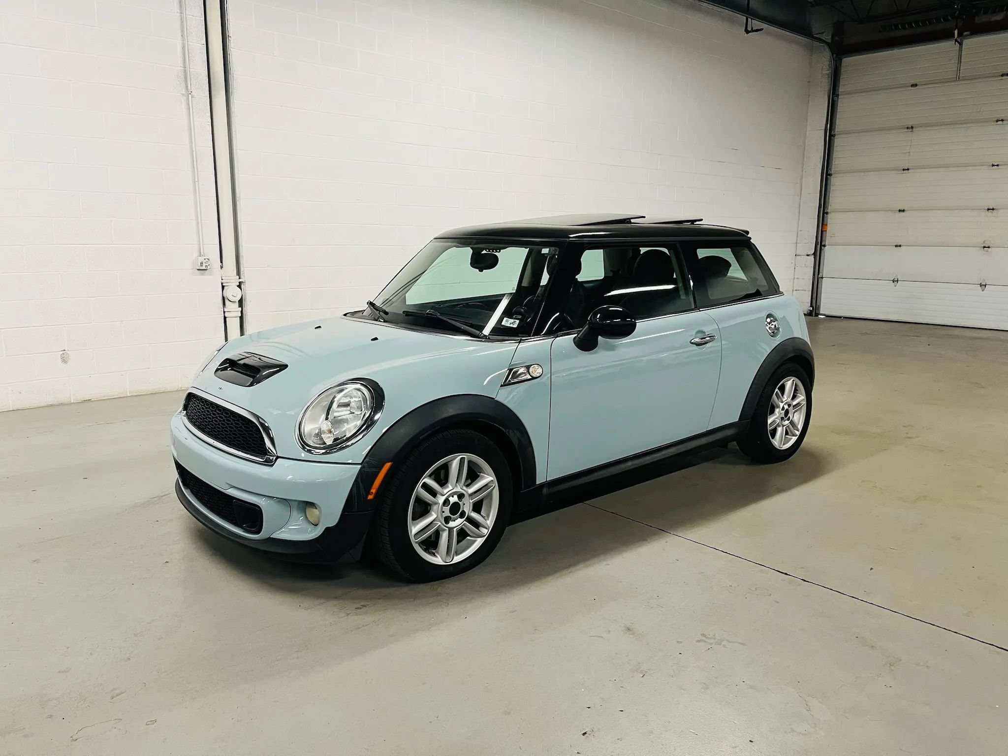 Used 2011 MINI Cooper S FWD image 2