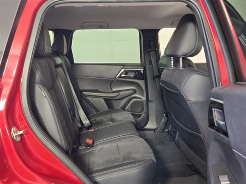 Used 2022 Mitsubishi Outlander SE image 13