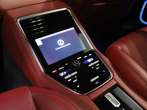 Used 2022 Porsche Panamera 4 AWD/4WD image 40