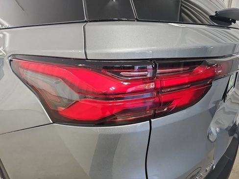 Used 2023 Chevrolet Traverse LT w/ LT Premium Package AWD/4WD image 41
