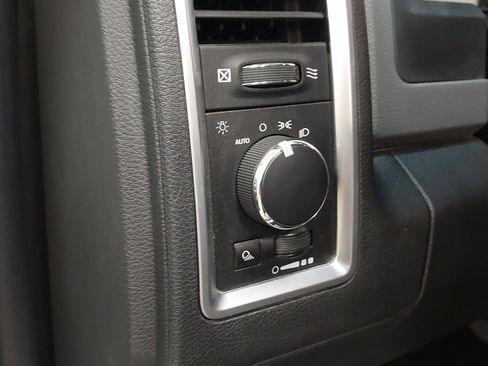 Used 2017 RAM 2500 SLT AWD/4WD image 31