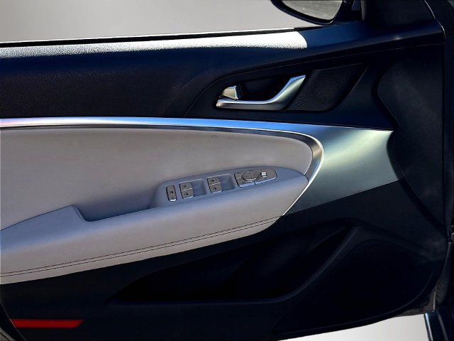 Used 2025 Genesis G70 2.5T RWD image 21
