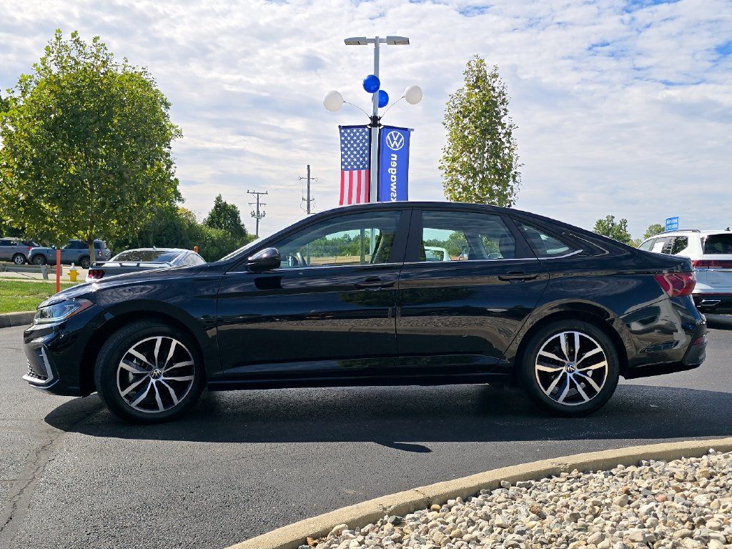 Used 2026 Volkswagen Jetta SE FWD image 19
