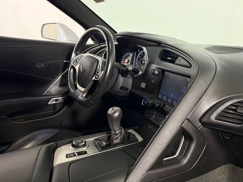 Used 2019 Chevrolet Corvette Stingray Coupe w/ 1LT RWD image 28