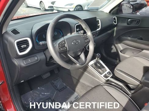 Certified 2025 Hyundai Venue Limited FWD image 8