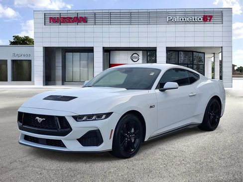 Used 2024 Ford Mustang GT RWD image 3