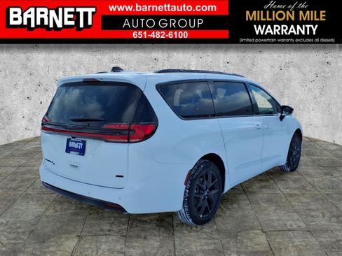 New 2026 Chrysler Pacifica Select w/ S Appearance Package AWD/4WD image 6