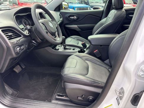 Certified 2022 Jeep Cherokee Latitude Lux w/ Sun & Sound Group AWD/4WD image 9