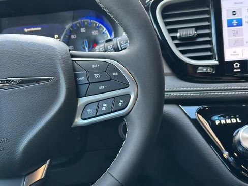 New 2026 Chrysler Pacifica Select FWD image 10