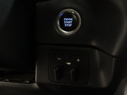 Used 2023 Toyota Tundra Platinum w/ Advanced Package image 18