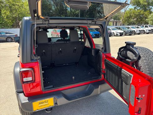 Used 2025 Jeep Wrangler Unlimited Sport AWD/4WD image 30