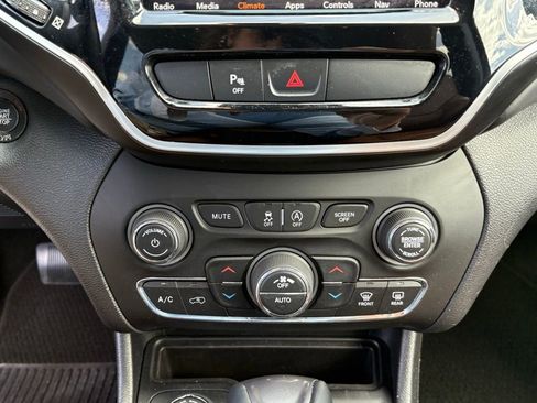 Used 2019 Jeep Cherokee Overland w/ Trailer Tow Group AWD/4WD image 20