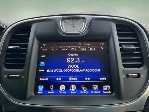 Used 2017 Chrysler 300 Limited image 21