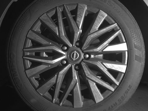 Used 2025 Nissan Altima 2.5 SV FWD image 12