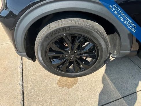 Used 2021 Ford Explorer XLT AWD/4WD image 24