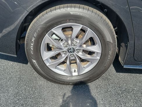 Certified 2026 Toyota Sienna LE FWD image 6