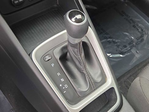 Used 2020 Hyundai Venue SE image 31