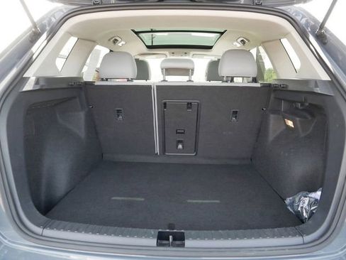 Certified 2023 Volkswagen Taos SE w/ Panoramic Sunroof Package AWD/4WD image 18