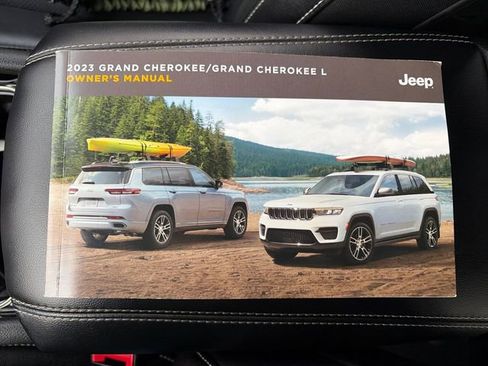 Used 2023 Jeep Grand Cherokee Altitude AWD/4WD image 57