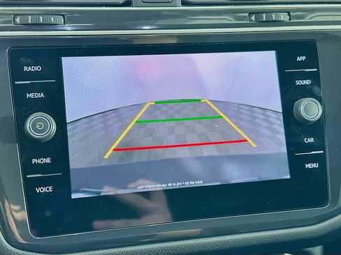 Used 2024 Volkswagen Tiguan SE image 21