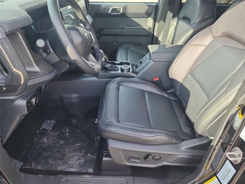 New 2025 Ford Bronco Badlands image 13