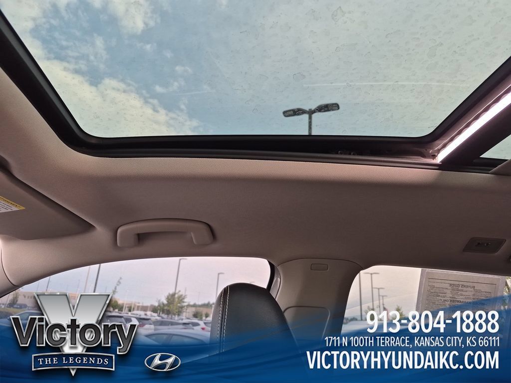 Used 2024 Volkswagen Atlas SEL AWD/4WD image 21