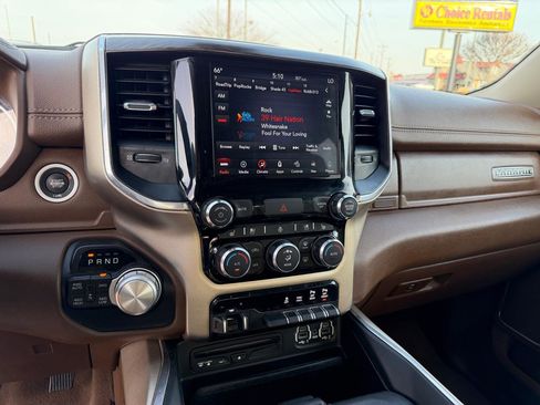 Used 2019 RAM 1500 Laramie AWD/4WD image 11