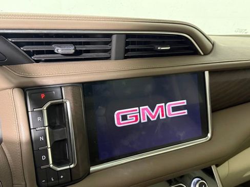 Used 2021 GMC Yukon Denali w/ Denali Ultimate Package AWD/4WD image 19