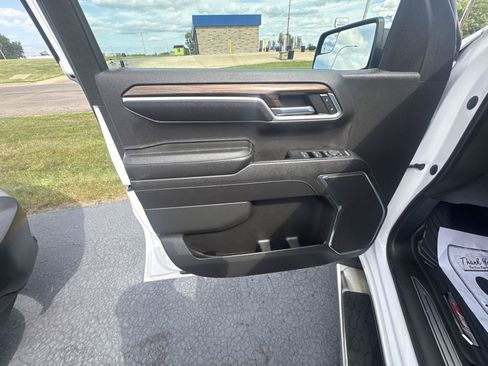 Used 2023 Chevrolet Silverado 1500 LT AWD/4WD image 9
