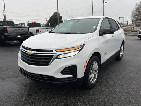 Used 2024 Chevrolet Equinox LS image 2