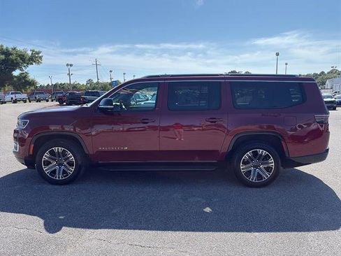 Used 2024 Jeep Wagoneer L Series II w/ Flexible Seating Group AWD/4WD image 3