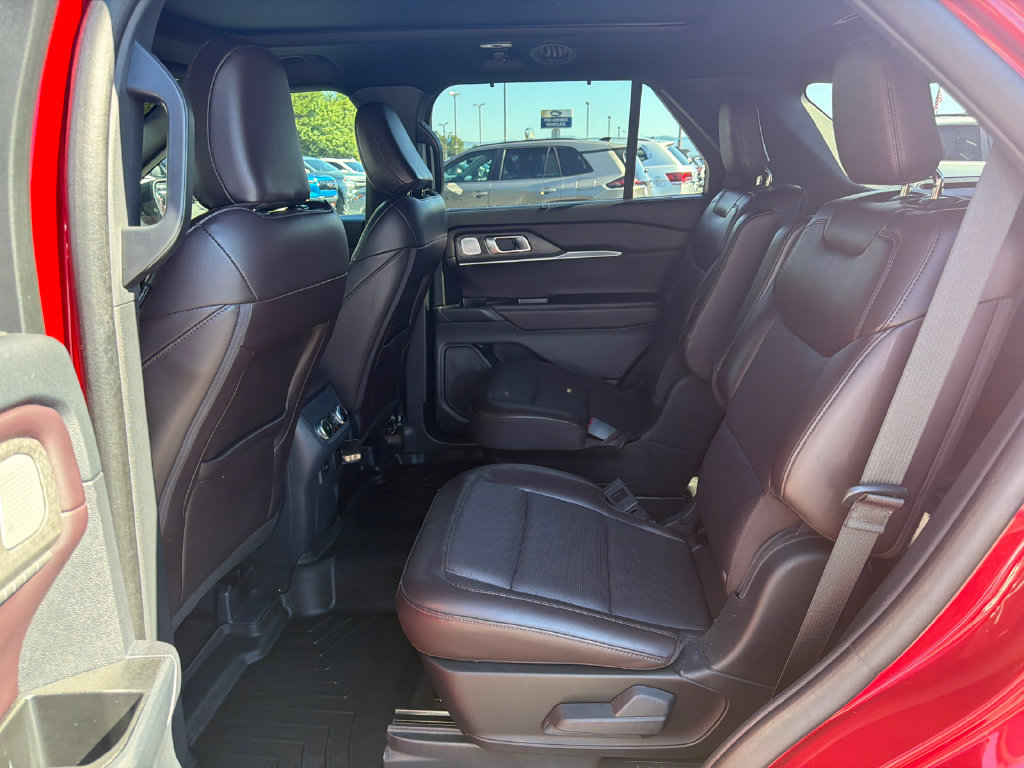 Used 2025 Ford Explorer Platinum RWD image 22