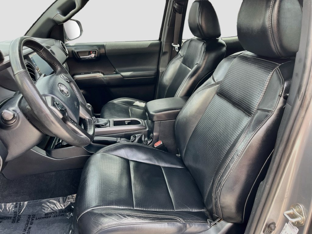 Used 2020 Toyota Tacoma TRD Sport w/ TRD Premium Sport Package AWD/4WD image 21