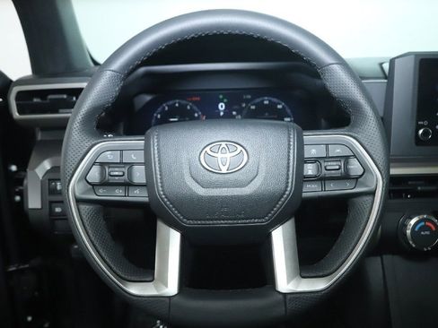 Used 2025 Toyota Tacoma TRD Off-Road AWD/4WD image 21
