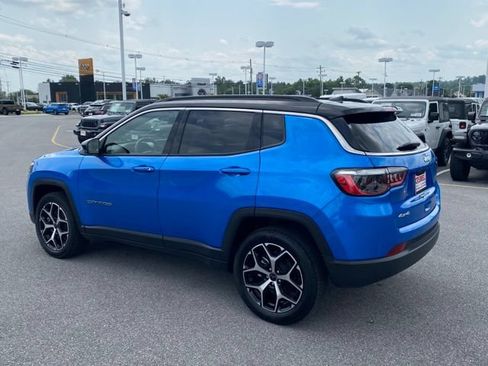 Used 2025 Jeep Compass Limited AWD/4WD image 3