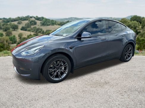 Used 2022 Tesla Model Y Long Range AWD/4WD image 3