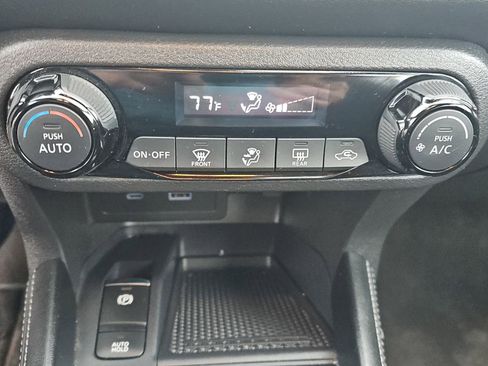 Used 2023 Nissan Kicks SR image 18