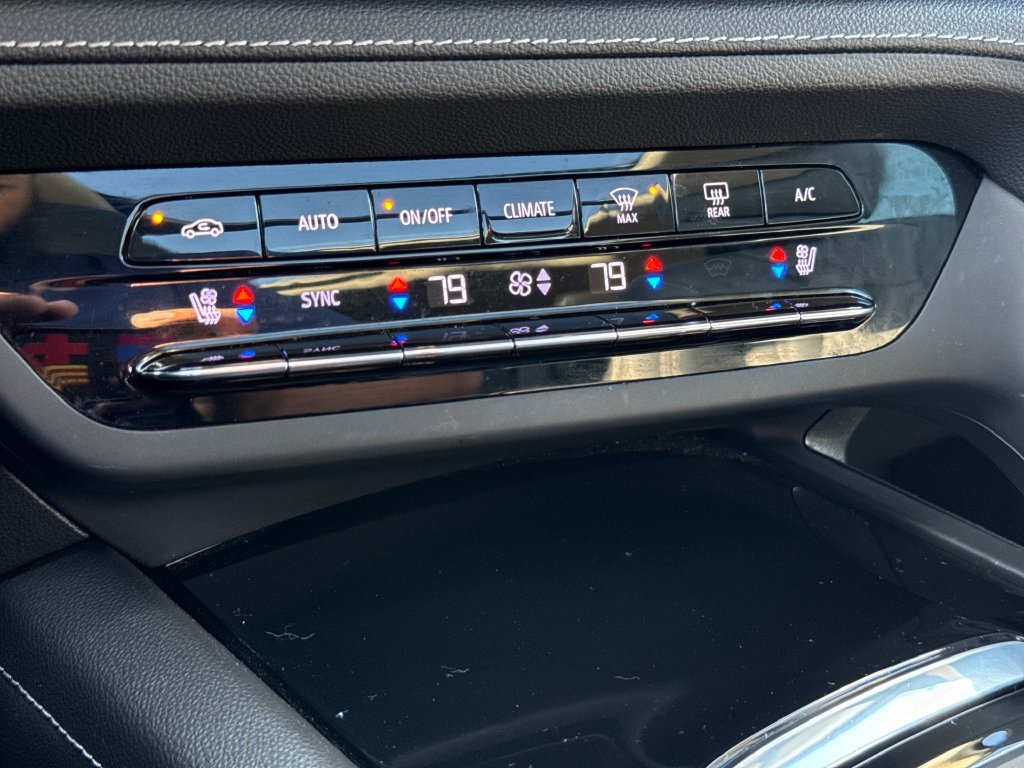 Certified 2022 Buick Envision Avenir w/ Technology Package II AWD/4WD image 27
