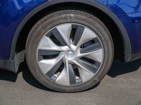 Used 2023 Tesla Model Y 2WD image 11