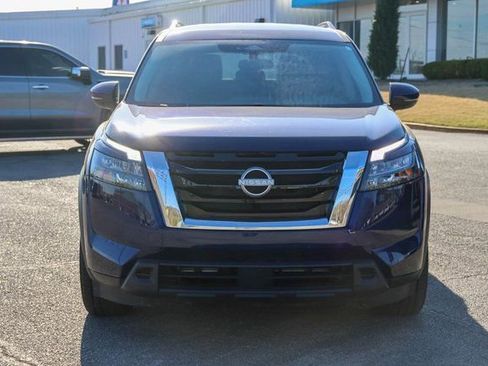 Used 2025 Nissan Pathfinder SV image 2