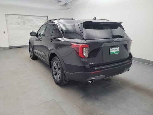 Used 2022 Ford Explorer XLT w/ Equipment Group 202A AWD/4WD image 5