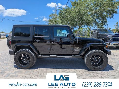 Used 2014 Jeep Wrangler Unlimited Sahara w/ Dual Top Group AWD/4WD image 2