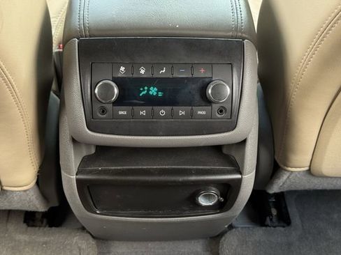 Used 2012 Chevrolet Traverse LT FWD image 28